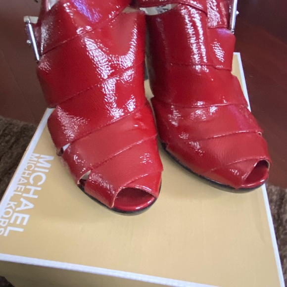 MICHAEL Michael Kors size 8 Kincade Sandal - Picture 2 of 5